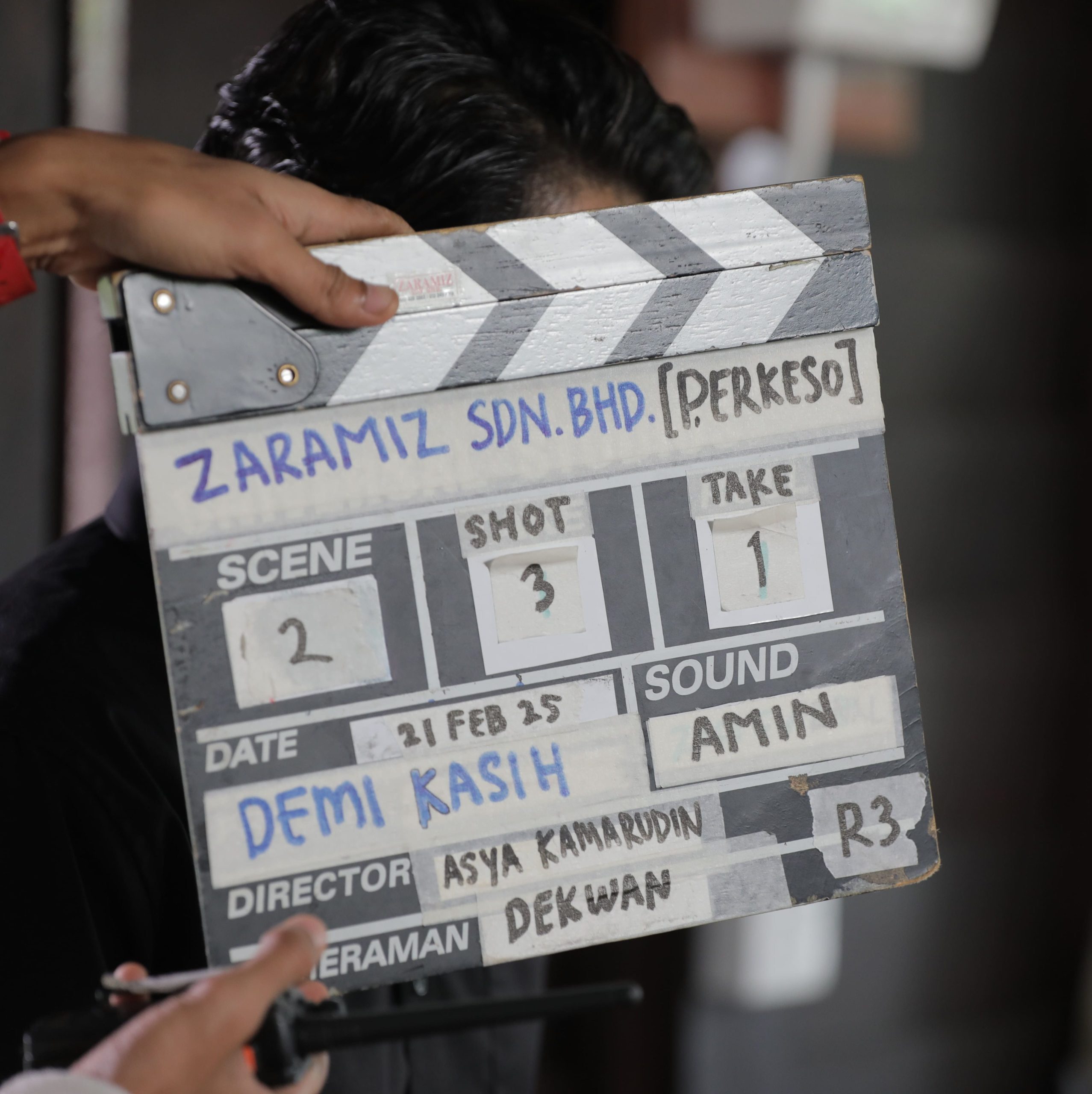 A professional film clapperboard featuring Zaramiz Sdn Bhd for the video production of Demi Kasih. ⁠